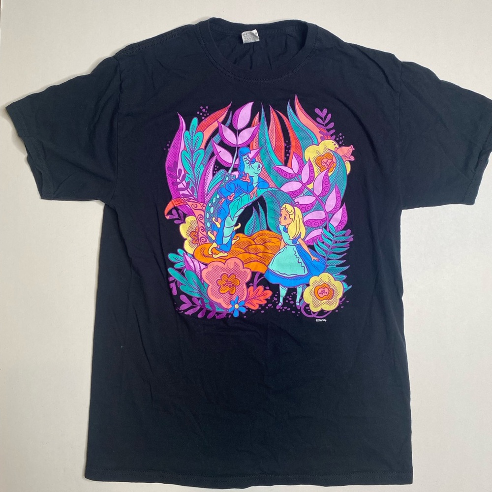 Alice in wonderland black short sleeve t-shirt size medium Disney
